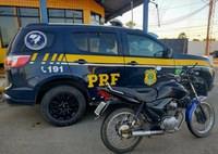 Polícia Rodoviária Federal em Caucaia (CE) recupera motocicleta que havia sido furtada na capital