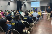 Volta às aulas: PRF promove treinamento sobre segurança no transporte escolar em Canindé/CE