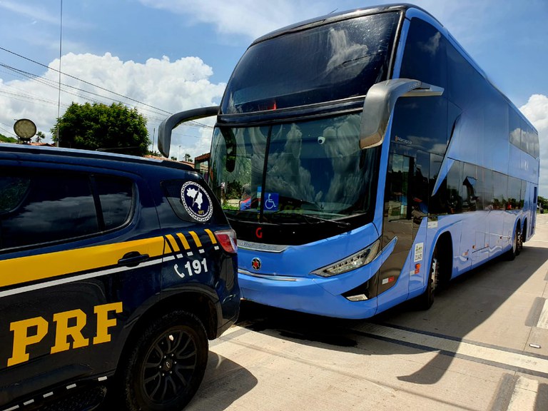 IMAGEM - No Ceará, PRF prende homem foragido da Justiça da Bahia em ônibus interestadual