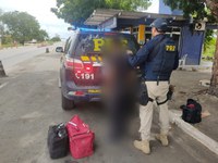 PRF no Ceará apreende mais de 270 frascos de droga perigosa utilizada em comemorações de carnaval