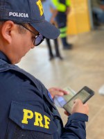 PRF prende motociclista embriagado que fugiu da fiscalização, em Lavras da Mangabeira/CE.