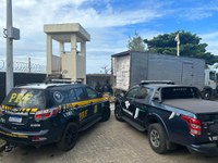 Em Russas (CE): Polícia Rodoviária Federal apreende carga de cigarros contrabandeados avaliados em quase R$ 1 milhão