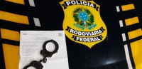 PRF CUMPRE MANDADO DE PRISÃO E PRENDE INDIVÍDUO ACUSADO DE HOMICÍDIO
