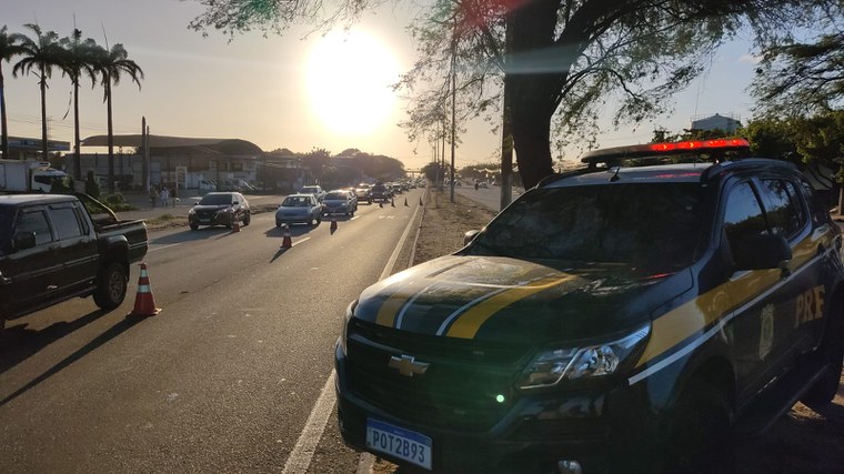 Retorno do feriado pela BR 222, em Caucaia, Ceará 
