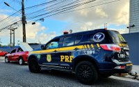 Em Fortaleza, PRF detém condutor na BR 116 devido a mandado de prisão pelo não pagamento de pensão alimentícia