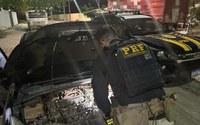 Apoio da PRF à PM resulta na prisão de um homem e na recuperação de veículo roubado, em Iguatu/CE