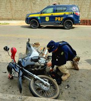 Polícia Rodoviária Federal apreende motocicleta adulterada em São Gonçalo do Amarante (CE)