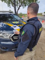 PRF prende indivíduo com mandado de prisão em aberto e apreende anfetaminas em Canindé (CE)