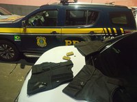 Coletes balísticos, munições e veículo roubado são recuperados pela PRF em São Gonçalo do Amarante/CE