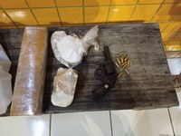 Drogas, arma e munições são apreendidas pela PRF em Caucaia
