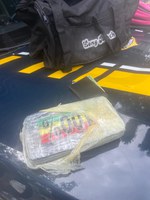 PRF apreende 1 Kg de pasta base de cocaína com passageira de ônibus em Chorozinho-CE