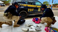 PRF apreende mais de 17 kg de drogas em ônibus interestadual na BR-222, em São Gonçalo do Amarante (CE)