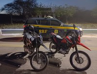 PRF flagra duas motocicletas com sinais de identificação adulterados durante fiscalização em Canindé/CE