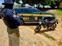 Motocicleta furtada, há mais de 1 ano, é recuperada pela PRF em Caucaia (CE)