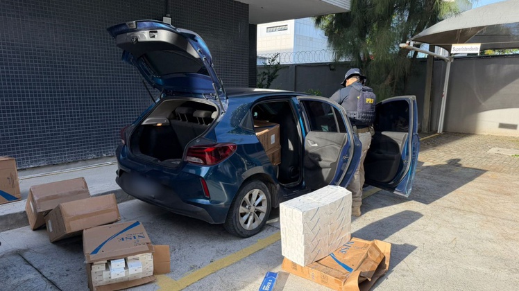 Veículo abordado pela PRF no Eusébio 