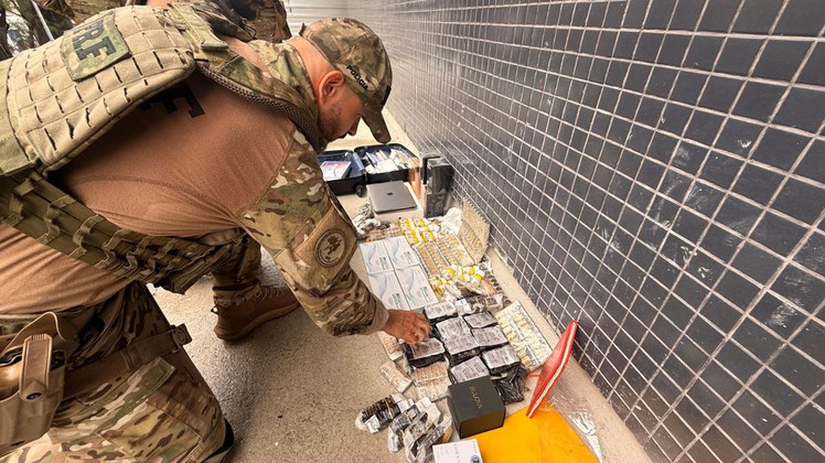 Apreensão de contrabando trazido ilegalmente do Paraguai