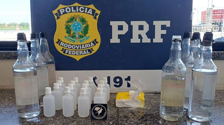Apreensões de cocaína e loló em Caucaia (CE).