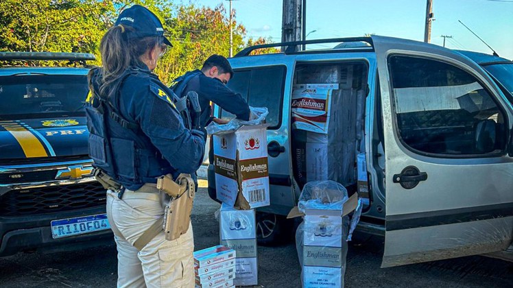 Apreensão de cigarros contrabandeados - PRF no Ceará
