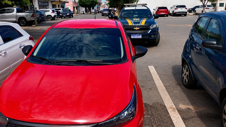 Carro utilizado pelos foragidos