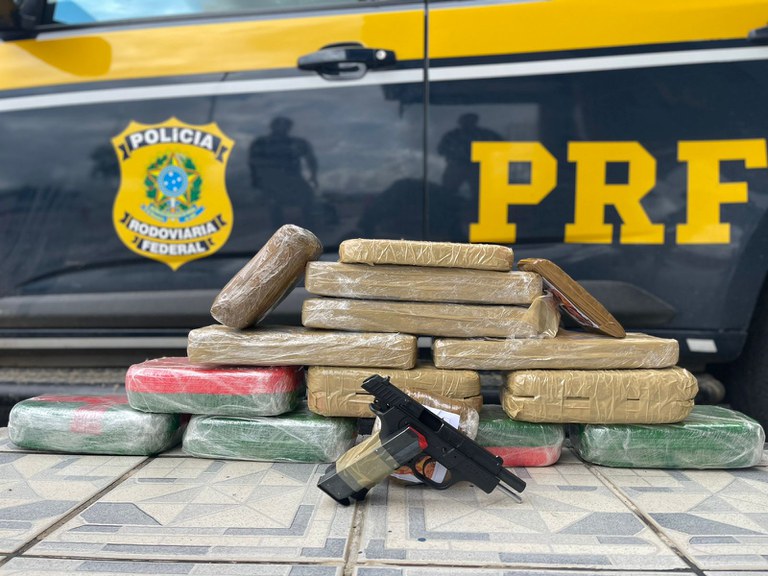 IMAGEM - Pela terceira vez no mês, PRF no Ceará encontra drogas em bagagem de passageiros de ônibus