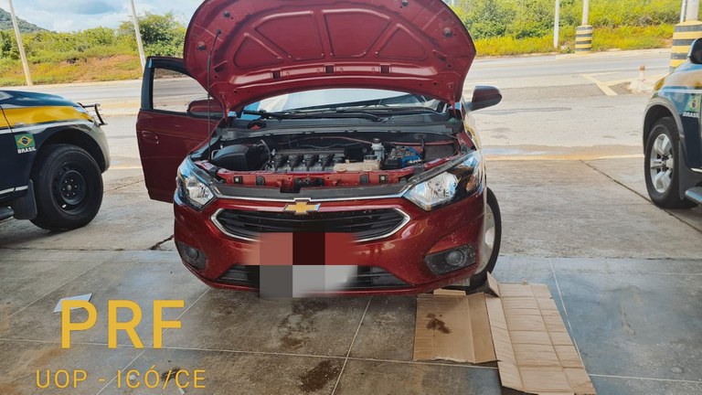 IMAGEM - PRF recupera, em Icó (CE), carro roubado no Rio Grande do Sul