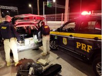 PRF apreende R$ 905 mil em cocaína no em Caucaia (CE)