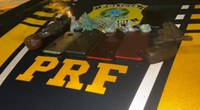 PRF (CE) em uma só abordagem, recupera três veículos roubados, apreende drogas, duas armas de fogo, recupera seis smartphones, prende um indivíduo e apreende um menor.