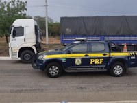 PRF (CE) prende homem dirigindo com capacidade psicomotora alterada por uso de droga e encontra arma dentro do veículo