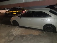 PRF (CE) recupera veículo roubado trafegando em Caucaia (CE)