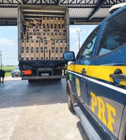 PRF apreende carga milionária de cigarros com ilícito fiscal no Ceará
