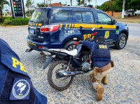 PRF RECUPERA VEÍCULO COM REGISTRO DE ROUBO NA BR 403 E PRENDE A CONDUTORA, EM ACARAÚ (CE)