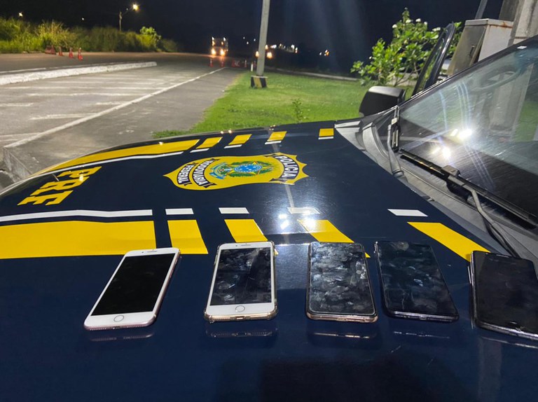 IMAGEM - PRF prende quatro envolvidos em assalto na Região Metropolitana de Fortaleza