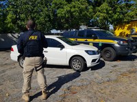 PRF RECUPERA VEÍCULO ROUBADO EM FORTALEZA