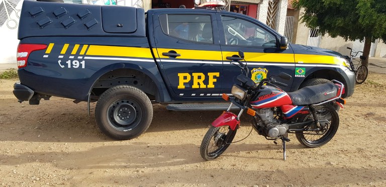 IMAGEM - Em Pedra Branca (CE), PRF apreende motocicleta adulterada