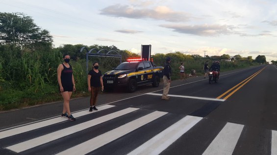IMAGEM 2 - PRF e GCM de Boa Viagem (CE) realizam ação educativa na BR-020