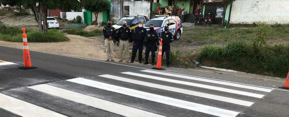 IMAGEM 3 - PRF e GCM de Boa Viagem (CE) realizam ação educativa na BR-020