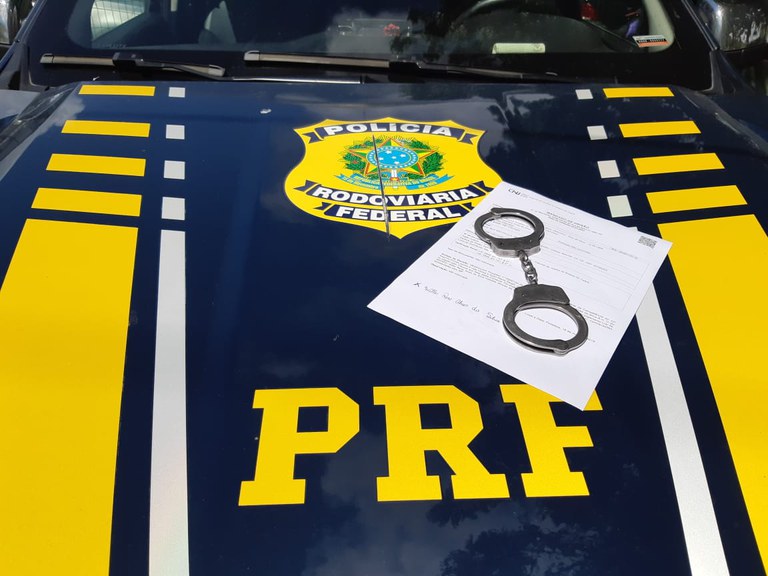 PRF prende homem com mandado de prisão por homicídio em Fortaleza (CE)