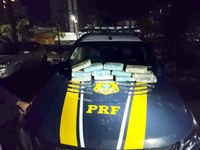 PRF prende três homens por tráfico de drogas após encontrar R$ 12 mil em maconha