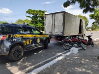 PRF no Ceará apreende cerca de 700 quilos de queijo coalho sem refrigeração e higiene