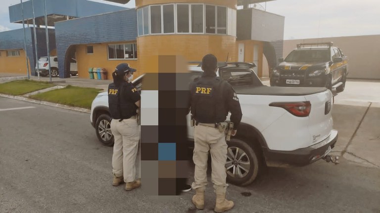 IMAGEM - PRF recupera em Icó (CE) carro furtado no mesmo dia no Rio Grande do Norte
