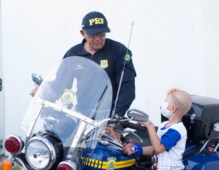 IMAGEM - PRF no Ceará está arrecadando brinquedos e alimentos para as crianças com câncer; participe