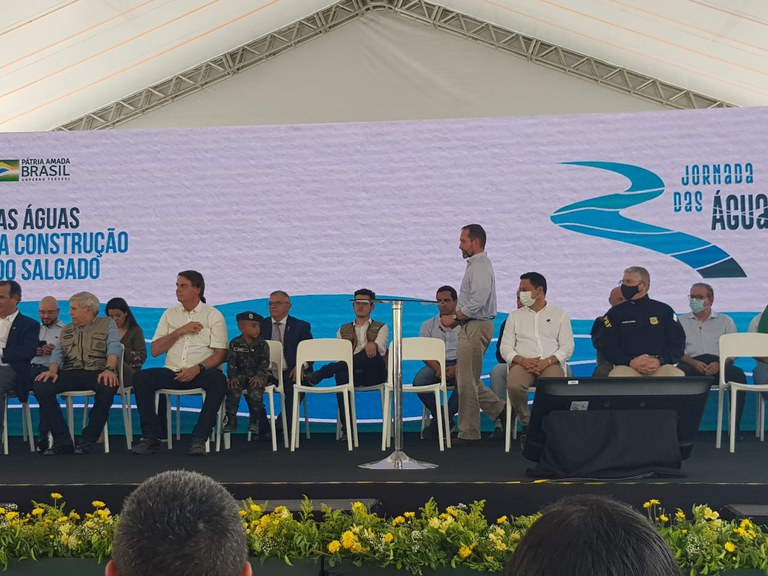 IMAGEM - PRF realiza escolta de comitiva presidencial no interior do Ceará