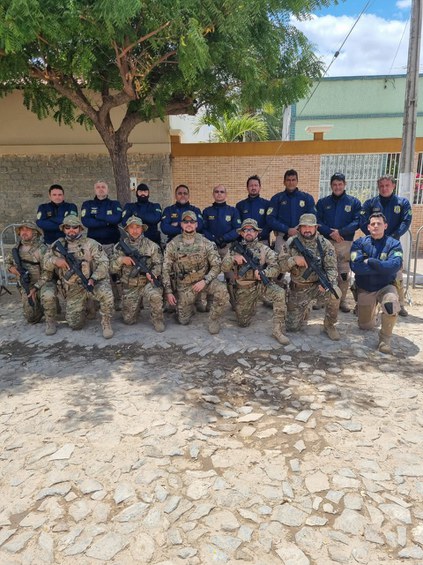IMAGEM 2 - PRF realiza escolta de comitiva presidencial no interior do Ceará