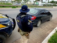 PRF recupera veículo de luxo na BR-116 em Itaitinga/CE