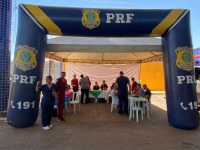 PRF promove comando de saúde preventivo voltado para caminhoneiros, em Santa Maria-DF