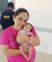Policial Rodoviário Federal salva bebê engasgada na Ceilândia/DF