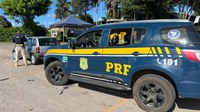 PRF recupera dois veículos e cumpre mandado de prisão na BR-040