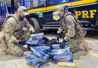 PRF apreende 25 kg de maconha em ônibus na BR-020
