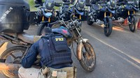 PRF apreende arma de fogo e motocicleta adulterada na BR-040