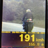 PRF flagra motocicleta a 191 km/h com placa oculta na BR-060